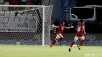 Sebuah kesempatan emas didapatkan Ilham Udin lewat bola muntah pada menit ke-29. Pemain Selangor FA itu memanfaatkan blunder kiper Timnas Islandia, Alex Runarsson.
