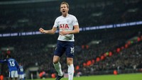 Lewat dua golnya itu, Kane kini tercatat sebagai top skorer sepanjang masa Spurs di Premier League (98 gol). Dia melewati rekor yang sebelumnya dipegang Teddy Sheringham (97 gol). Foto: Eddie Keogh/Reuters