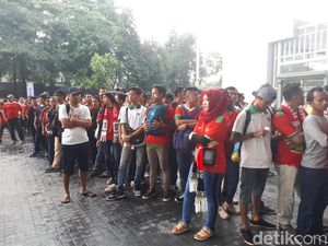 Penonton di Laga Indonesia Vs Islandia Panik dengan Kerusakan Mesin Barcode