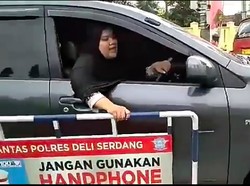 Galaknya Emak-emak Zaman Now, Ogah Diatur Polisi Saat Berkendara
