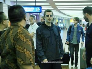 Liam Gallagher Lelang Parka Ikoniknya untuk Bantu Perangi Corona