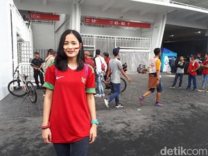 Suporter Cantik Ini Pangling Lihat Penampakan GBK
