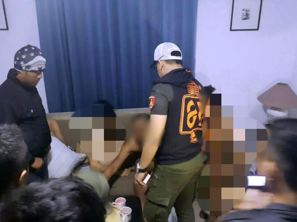 Begini Situasi Saat Penggerebekan Pesta Gay di Cianjur