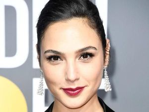 Lipstik Gal Gadot Rp 40 Ribu Vs Margot Robbie Rp 1,4 Juta, Cantik Mana? Lipstik Gal Gadot Rp 40 Ribu Vs Margot Robbie Rp 1,4 Juta, Cantik Mana?