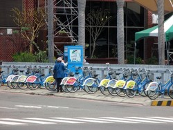 Cara Menikmati Kota Terbesar Kedua Taiwan: Naik Sepeda