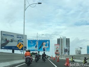 Mulusnya Jalan di Flyover Pancoran
