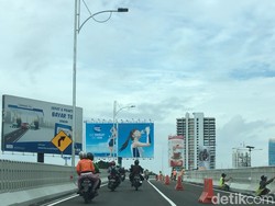 Mulusnya Jalan di Flyover Pancoran