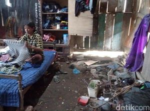 Kondisi Rumah Gadis Autis Dikurung Bersama Radionya Setiap Hari