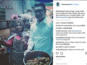 Pose Bareng Penjual Semur Jengkol Bercelemek LV, Ridwan Kamil Ledek Syahrini