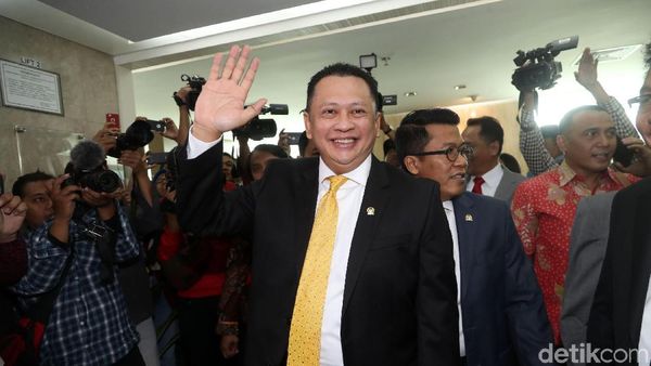 Foto: Senyum Semringah Bamsoet Setelah Diumumkan Jadi Ketua DPR
