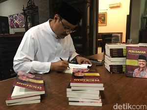 Gus Ipul Tulis Buku Pegangan Kelanjutan Pembangunan Jatim