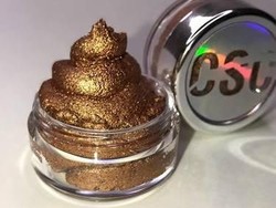 Makeup Ini Berbentuk Seperti Kotoran, Unik Atau Jijik?