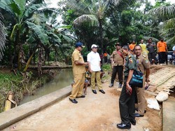 Bupati Anas Pastikan Jembatan Ambrol Karena Banjir Akan Dibangun