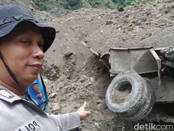 Tiga Truk Terisolasi Longsor di Blitar Berhasil Dievakuasi
