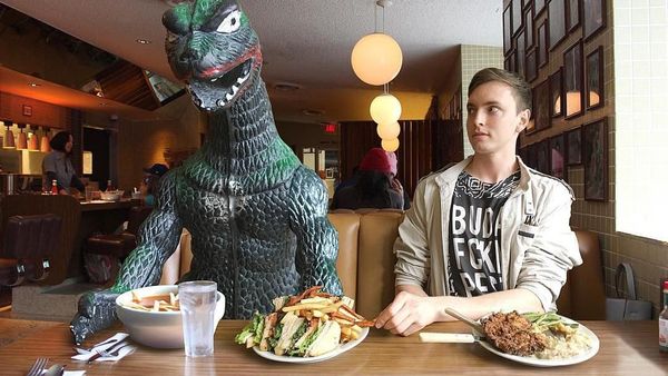 Foto: Godzilla yang Keliling Dunia