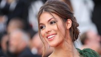 Di universitas tersebut, Iris mendalami ilmu untuk jadi dokter gigi. Maka jangan heran jika gigi-geliginya pun tampak nyaris tanpa cela. (Foto: Chris Jackson/Getty Images)