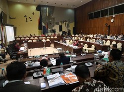 Rapat Verifikasi Parpol, Komisi II-KPU Alot Bahas Partai Bersengketa