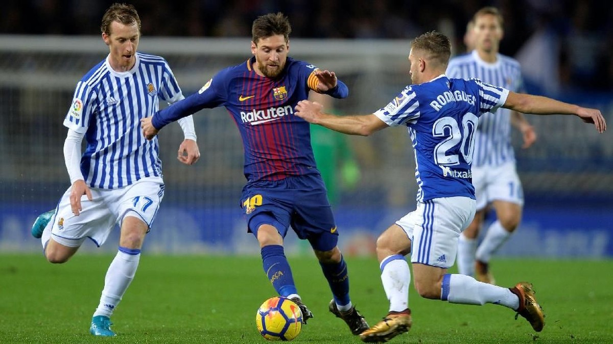 Real Sociedad versus Barcelona musim lalu (Reuters)