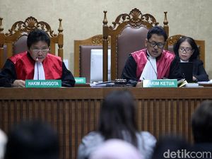 Inayah, Istri Andi Narogong Disebut Pernah Jual USD 3,6 Juta