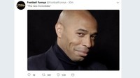 Thierry Henry dibawa-bawa warganet karena Manchester City gagal mengikuti catatan 49 kali tak terkalahkan Arsenal di Premier League. Henry pun tersenyum manis di dalam penderitaan City. (Foto: Twitter)