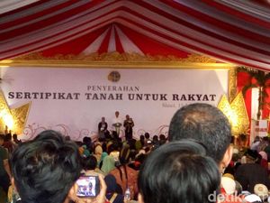 Puji Warga yang Nyanyi demi Sepeda, Jokowi: Syahrini Saja Lewat Puji Warga yang Nyanyi demi Sepeda, Jokowi: Syahrini Saja Lewat