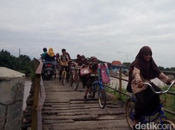 Melihat Jembatan Bungpes di Jepara yang Bikin Deg Deg Ser