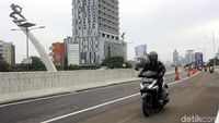 Foto: Suasana Lalu Lintas Flyover Pancoran Setelah Dibuka untuk Umum