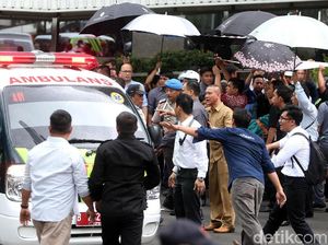 Selasar Gedung BEI Ambruk, Total Korban Luka 75 Orang Selasar Gedung BEI Ambruk, Total Korban Luka 75 Orang