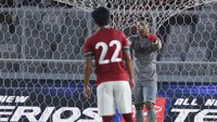 Memasuki babak kedua, penampilan Timnas mengendur. Gawang Andritany Ardhiyasa kebobolan tiga gol.  (Akbar Gumay/Antara)