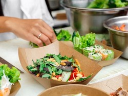 Mau Meracik Salad yang Sehat? Ikuti 5 Tips Ahli Nutrisi Ini