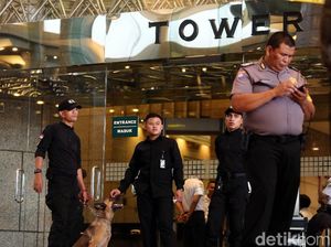 Selasar Ambruk, Tower II Gedung BEI Belum akan Dioperasikan Selasar Ambruk, Tower II Gedung BEI Belum akan Dioperasikan