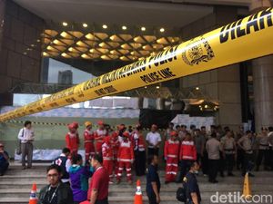 Selasar BEI Ambruk, Karyawan di Tower I Sudah Dibolehkan Masuk Selasar BEI Ambruk, Karyawan di Tower I Sudah Dibolehkan Masuk