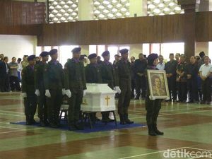 Darmanto Jatman, Penyair yang Tak Tergantikan Darmanto Jatman, Penyair yang Tak Tergantikan