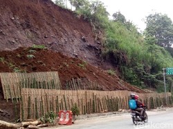 Ini Penampakan Tebing Longsor di Jalan Lingkar Salatiga