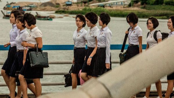Potret Langka dan Mengejutkan Keseharian Wanita Korea Utara