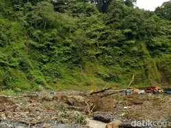 Tebing di Blitar Kembali Longsor, 1 Truk Tertimbun, 3 Terisolasi