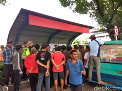 Warga Medaeng Tuntut Pungli di Halte Medaeng Dihentikan
