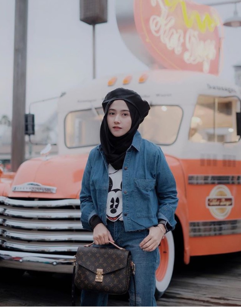 ootd jaket jeans hitam hijab