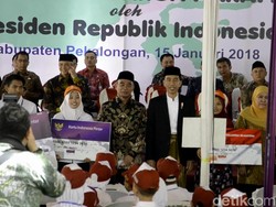 Bagikan KIP dan PKH di Pekalongan, Ini Pesan-pesan dari Jokowi