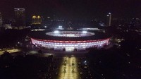 Gemerlap GBK tampak jelas dari sisi luar stadion. Ada kerlap-kerlip lampu LED warna-warni di stadion yang memakan biaya Rp 760 miliar itu. (Foto: Wahyu Putro A/Antara Foto)