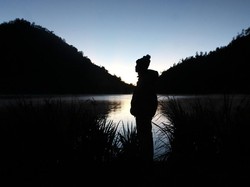 Menunggu mentari pagi terbit di Ranukumbolo