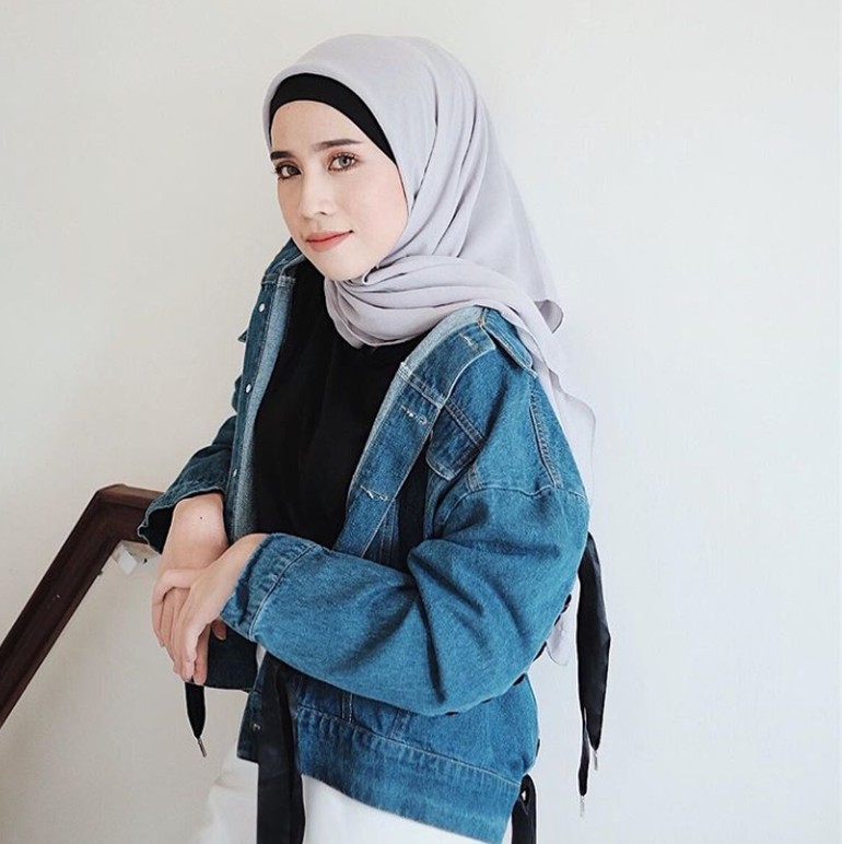 Style Hijab Dengan Jaket Jeans