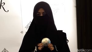 Berbisnis, Ini Penampilan Perdana Pipik di Depan Media usai Isu Dinikahi Sunu