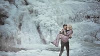 Indah Tapi Ekstrem, Foto Pasangan yang Prewedding di Suhu Beku Ini Viral