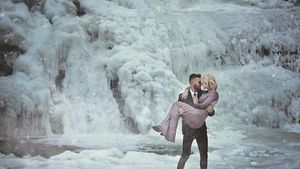 Indah Tapi Ekstrem, Foto Pasangan yang Prewedding di Suhu Beku Ini Viral