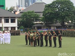 Sertijab Digelar, Letjen Agus Kriswanto Resmi Jabat Pangkostrad