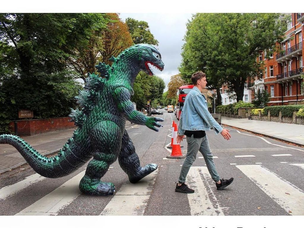 Penampakan Godzilla Traveling Keliling Dunia