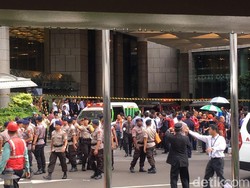 Selasar Ambruk, Pintu Tower II BEI Ditutupi Kardus