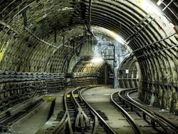 Ini Jalur Kereta Api Bawah Tanah Misterius di London