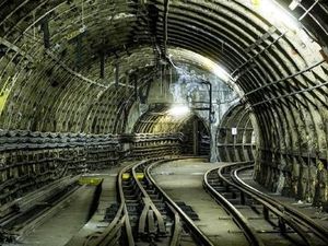 Ini Jalur Kereta Api Bawah Tanah Misterius di London Ini Jalur Kereta Api Bawah Tanah Misterius di London